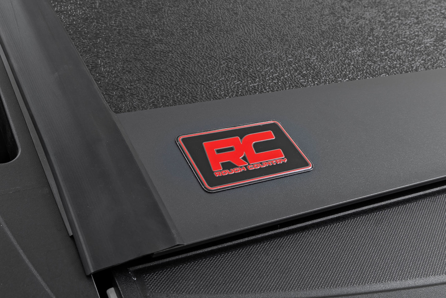 Hard Low Profile Bed Cover | 5'10" Bed | Chevy/GMC 1500 (19-23)