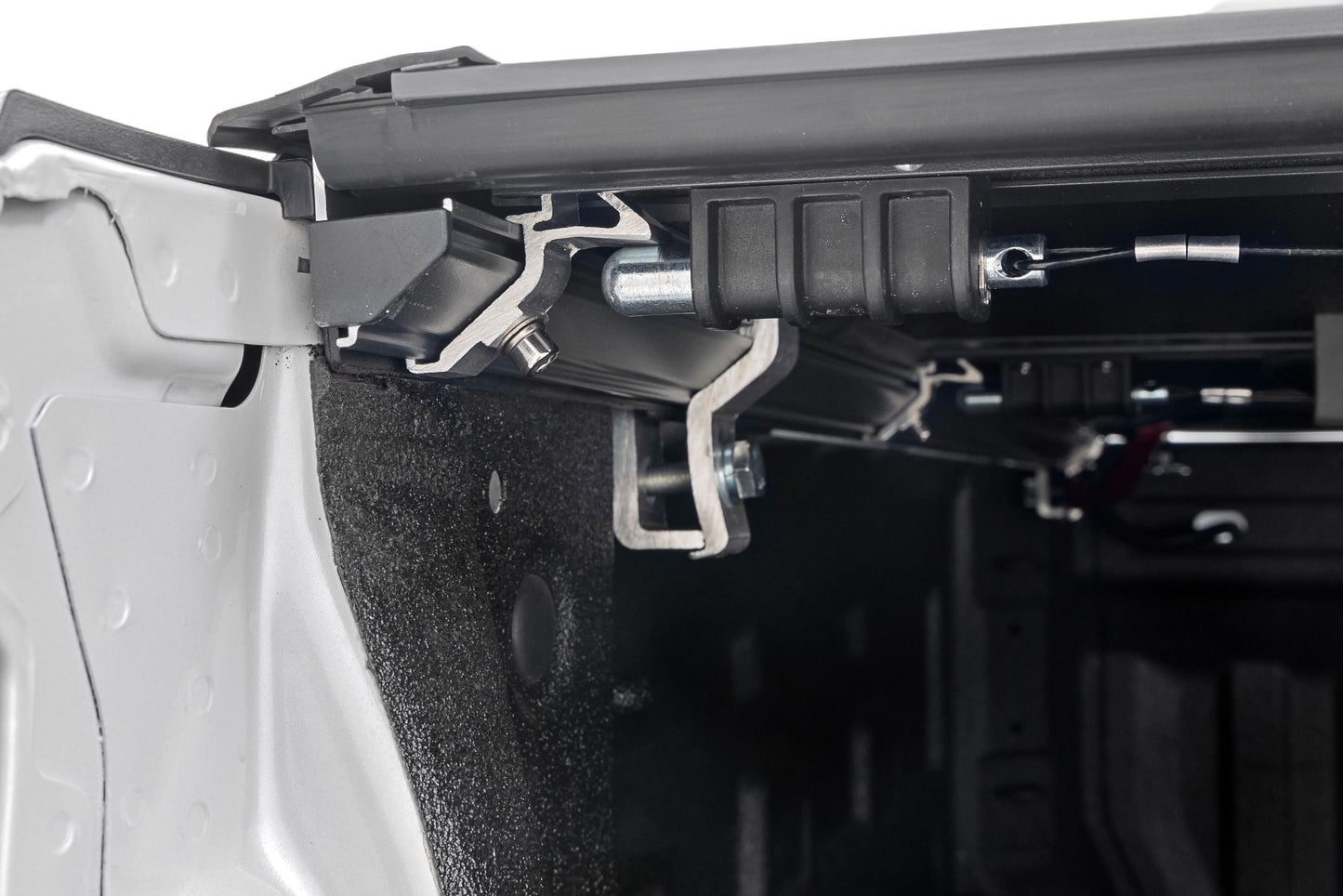 Hard Low Profile Bed Cover | 5'10" Bed | Chevy/GMC 1500 (19-23)