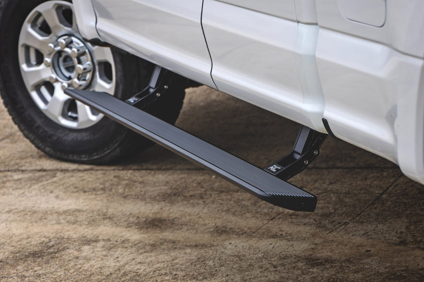 Power Running Boards | HT-Series | Super Cab | Ford F-150/Lightning (2015-2026)