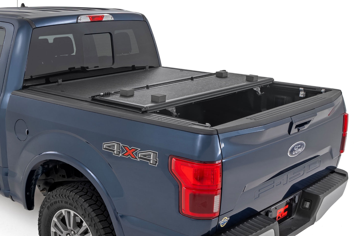 Hard Low Profile Bed Cover | 5'7" Bed | Ford F-150 (15-20)/Raptor (17-20) - Off Road Canada