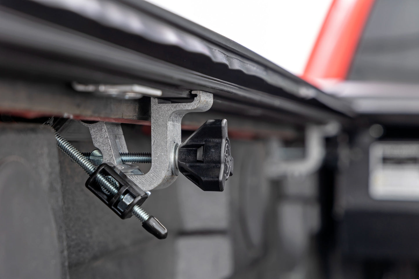 Retractable Bed Cover | 5'9" Bed | Chevy/GMC 1500 (04-18)