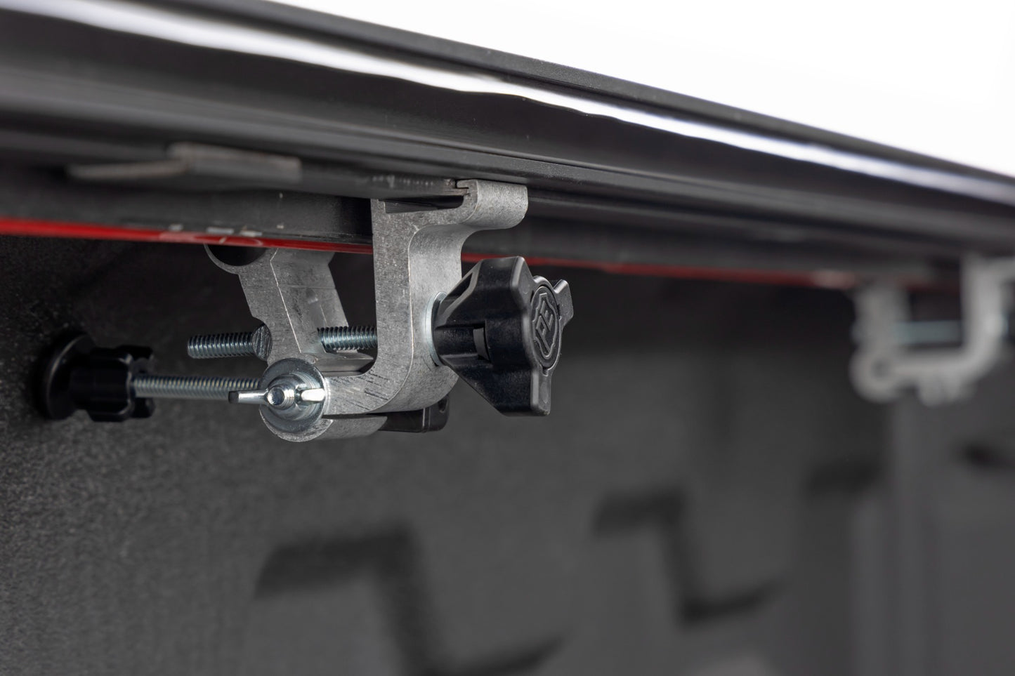 Retractable Bed Cover | 5'10" Bed | Chevy/GMC 1500 (19-23)