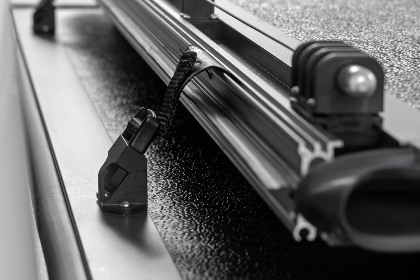 Hard Low Profile Bed Cover | 5' Bed | Toyota Tacoma 2WD/4WD (2024)