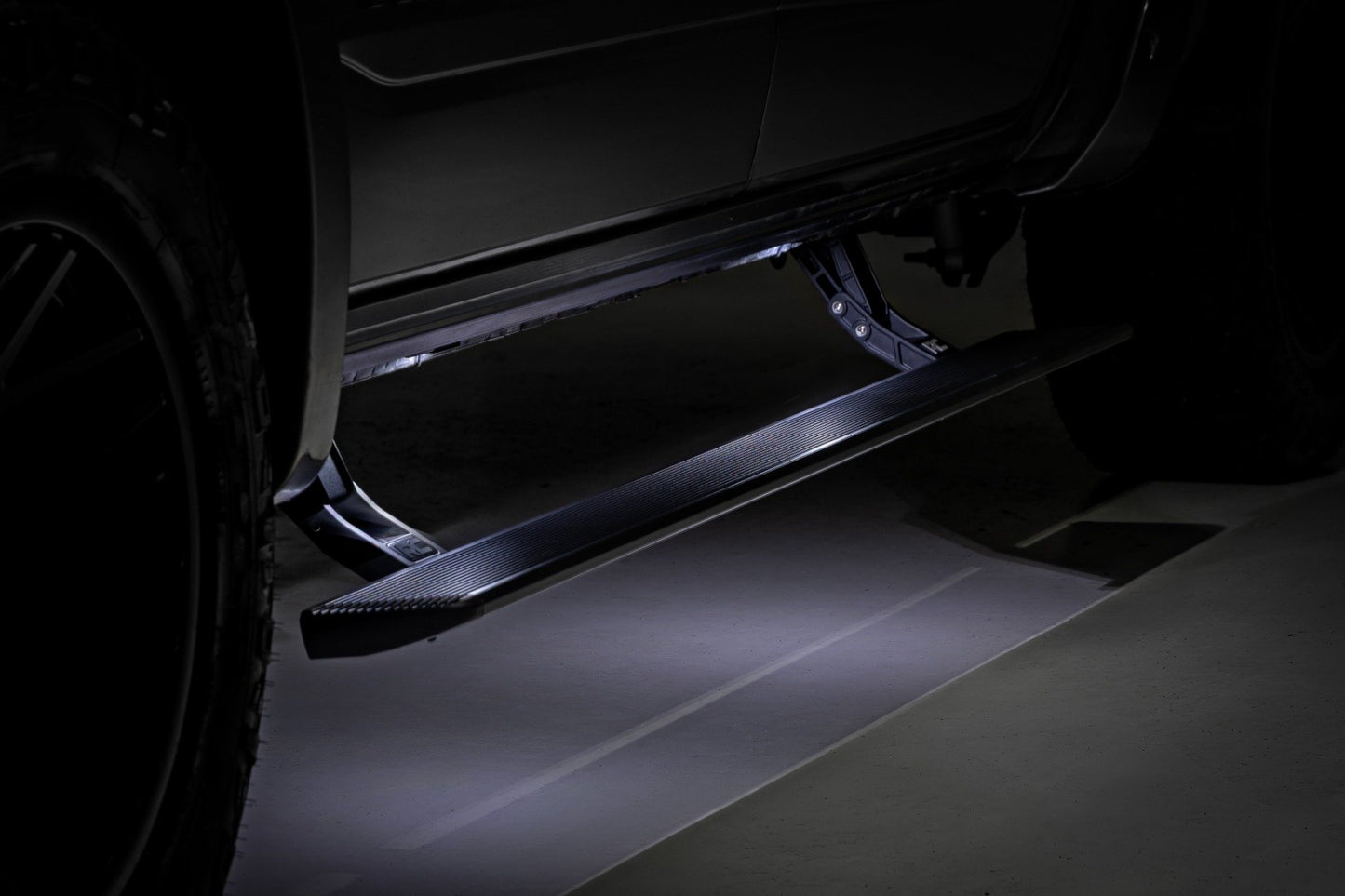 Elite Series Power Running Boards | Crew Cab | Ford F-150/Lightning/250/350/Raptor (15-26)