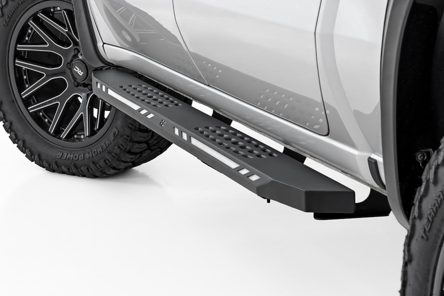 AC2 Running Boards | Amber/White | Crew Cab | Chevy/GMC 1500/2500HD/3500HD (19-26 & Refresh)