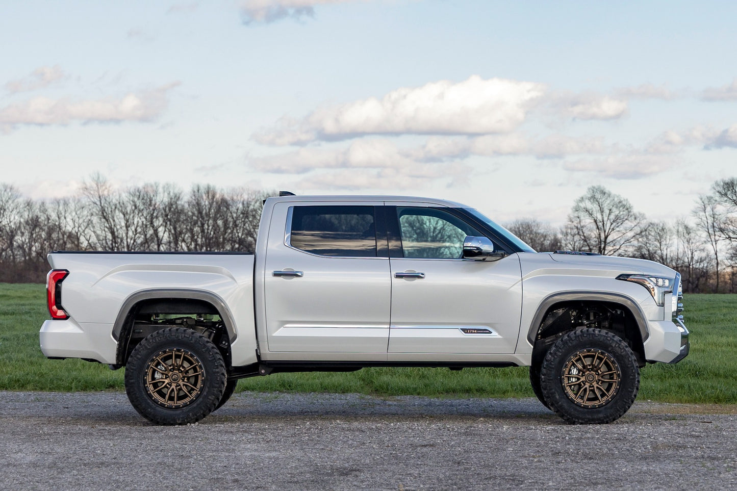 6 Inch Lift Kit | OE Air Ride | Toyota Tundra 2WD/4WD (2022-2023)