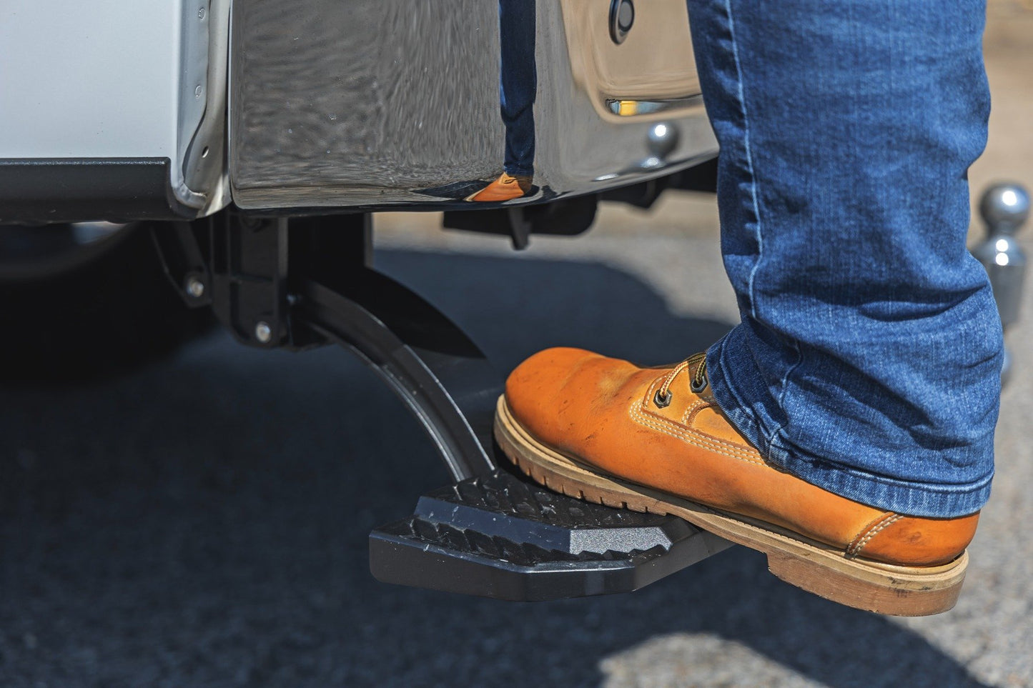 Retractable Bed Step | Manual Pull | Ford F-150 (21-24)/F-150 Lightning (22-24)