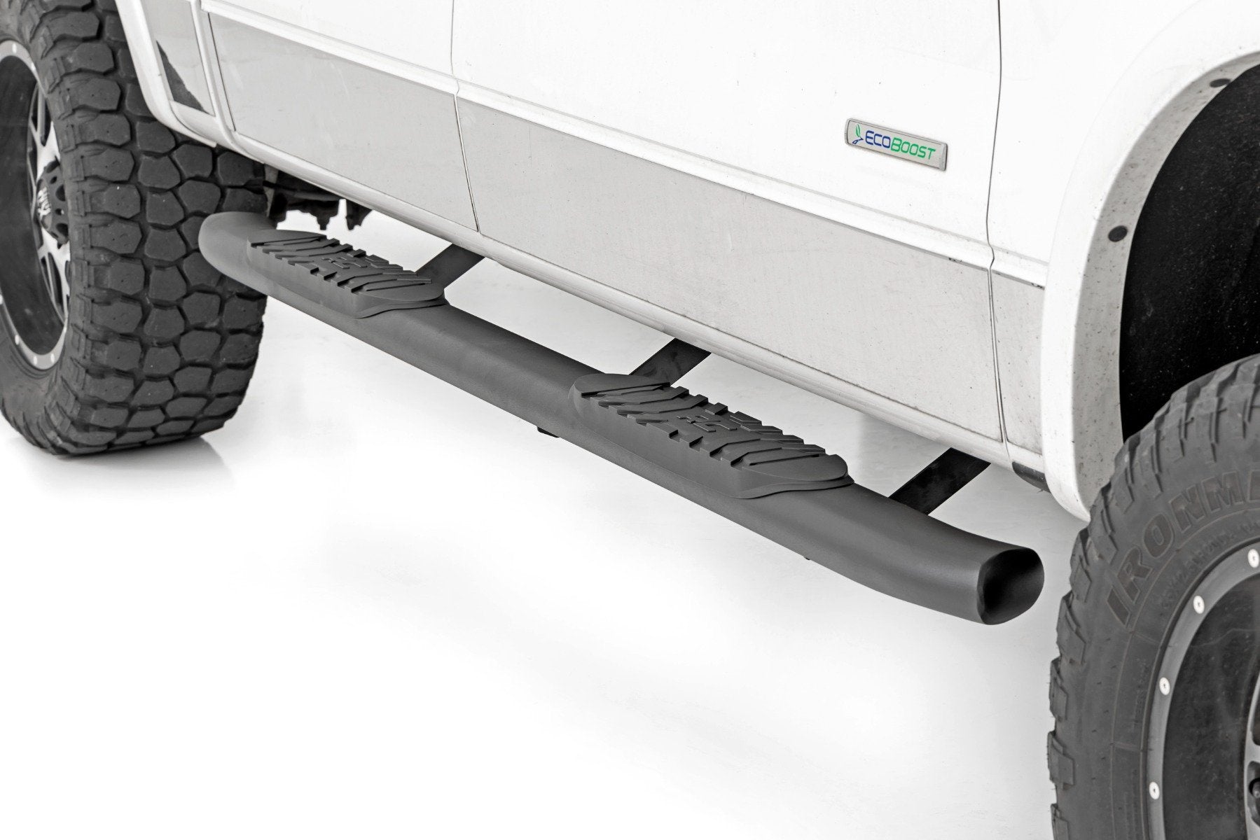 Oval Nerf Step | Crew Cab | Black | Ford F-150 2WD/4WD (2009-2014) - Off Road Canada